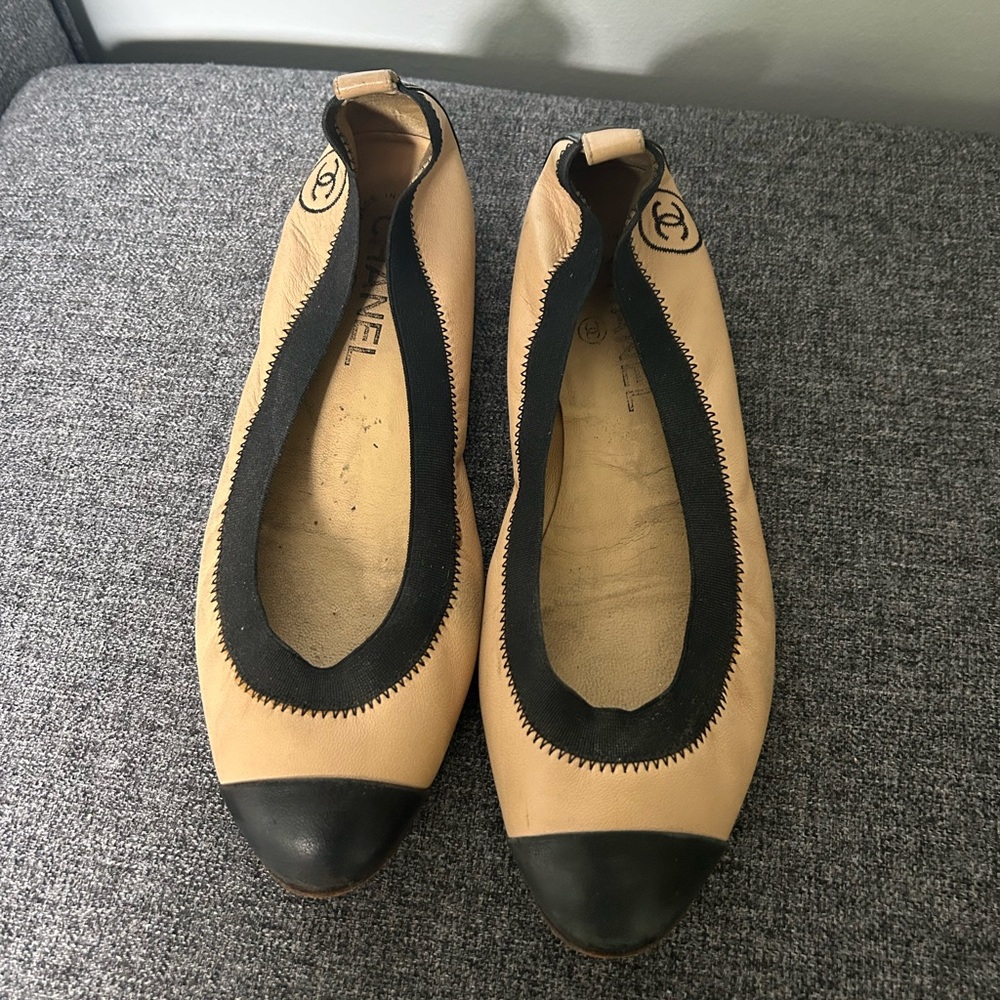 Chanel classic two tone ballet flats 7.5